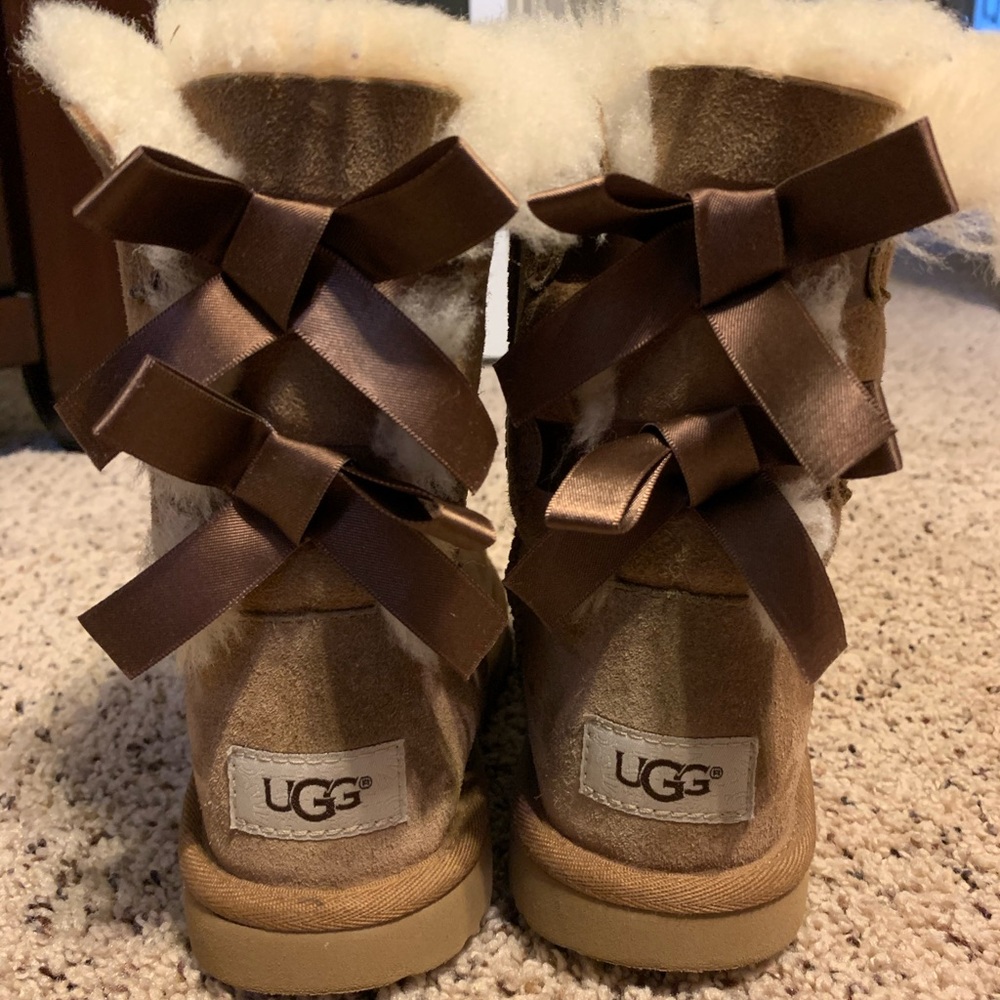 Girl’s Bailey Bow Uggs Size 3